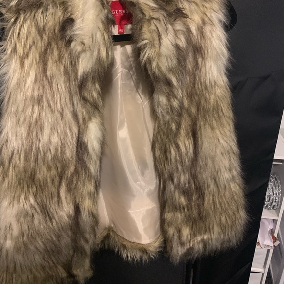 GUESS FAUX FUR VEST - Picture 2 of 5